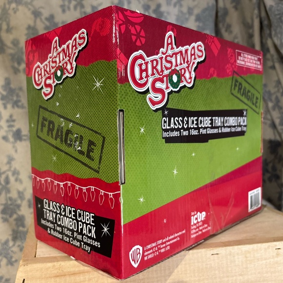 NIB A Christmas Story Set of 2 Glasses & Ice Cube Tray Collector Gift Set - Picture 3 of 7